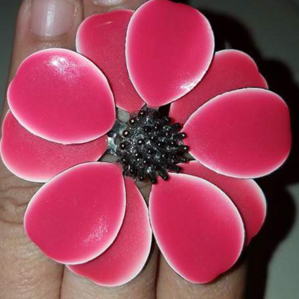 Pretty flower ring size 9